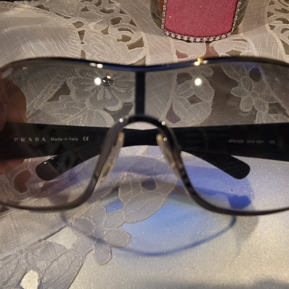 Prada sunglasses authentic - Picture 2 of 6